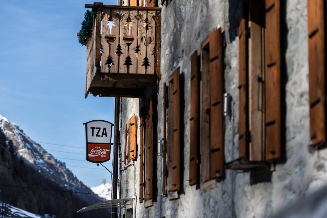 Aiguille De La Tza Hotel Арола Екстериор снимка
