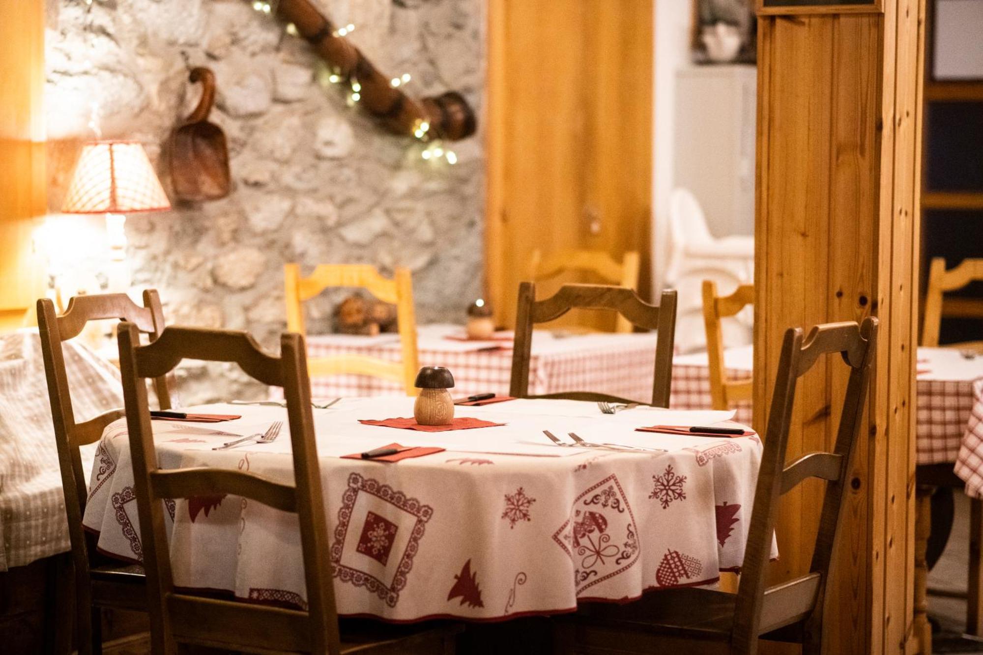 Aiguille De La Tza Hotel Арола Екстериор снимка