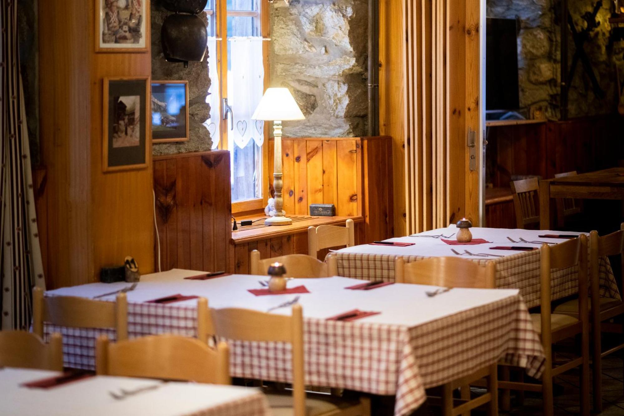Aiguille De La Tza Hotel Арола Екстериор снимка