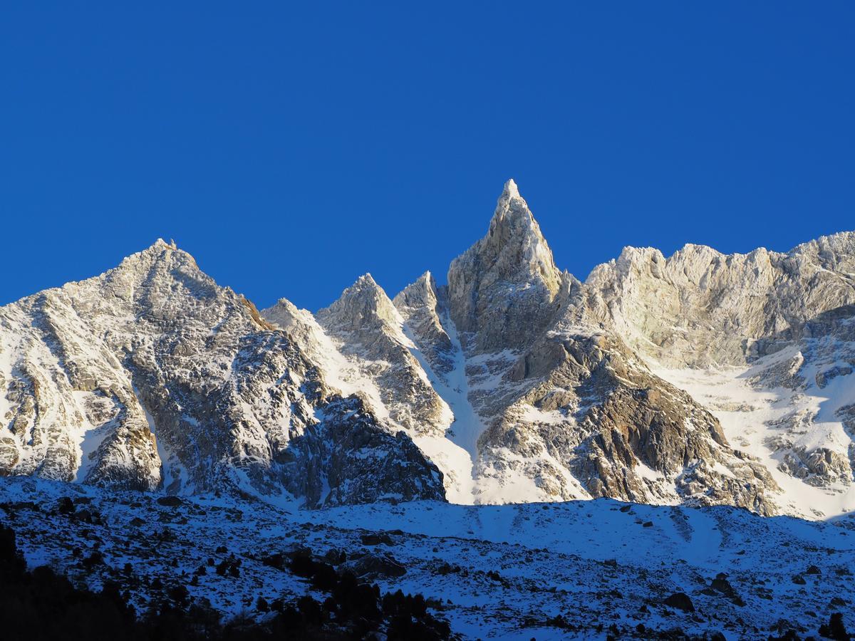 Aiguille De La Tza Hotel Арола Екстериор снимка