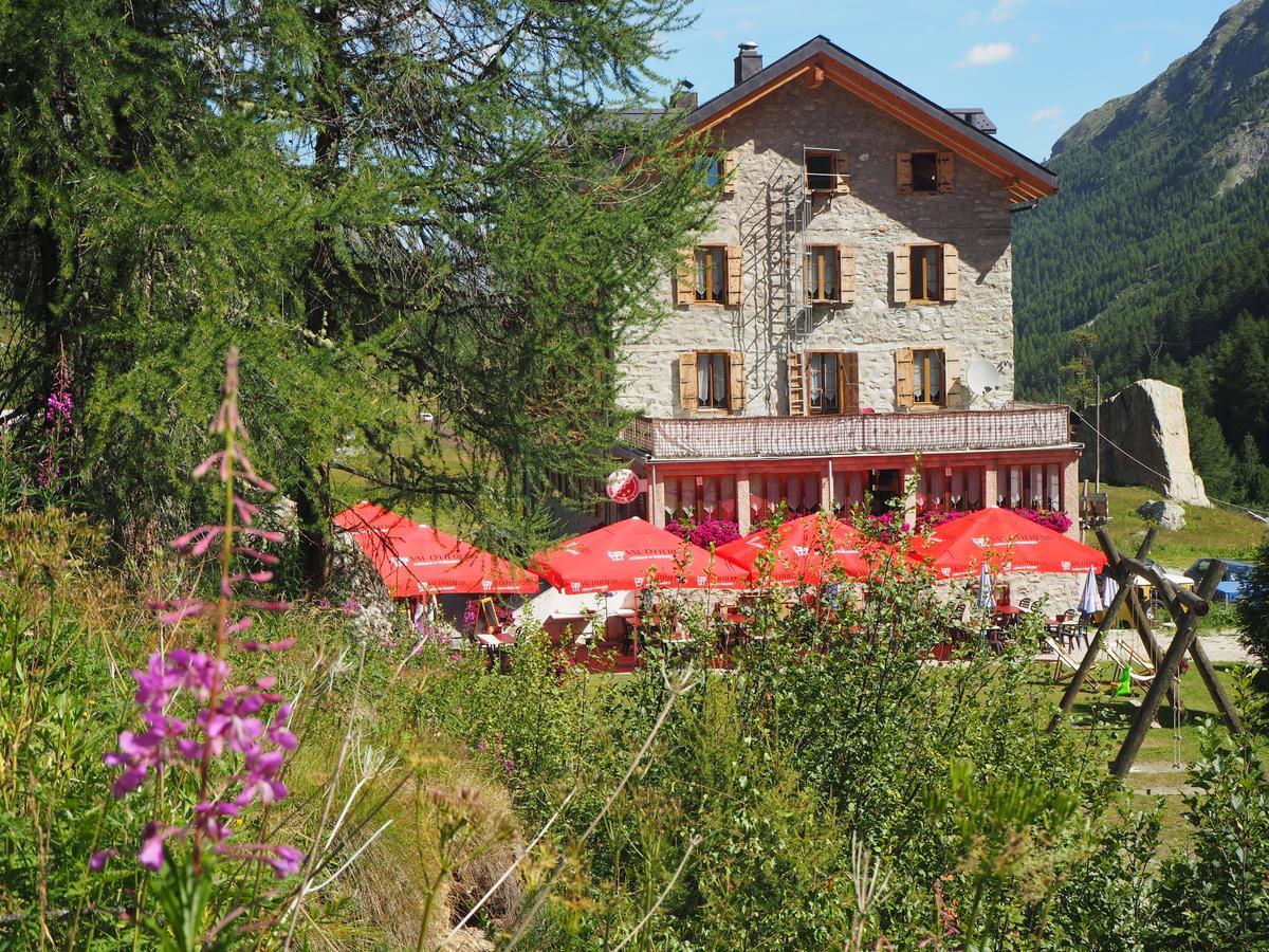 Aiguille De La Tza Hotel Арола Екстериор снимка